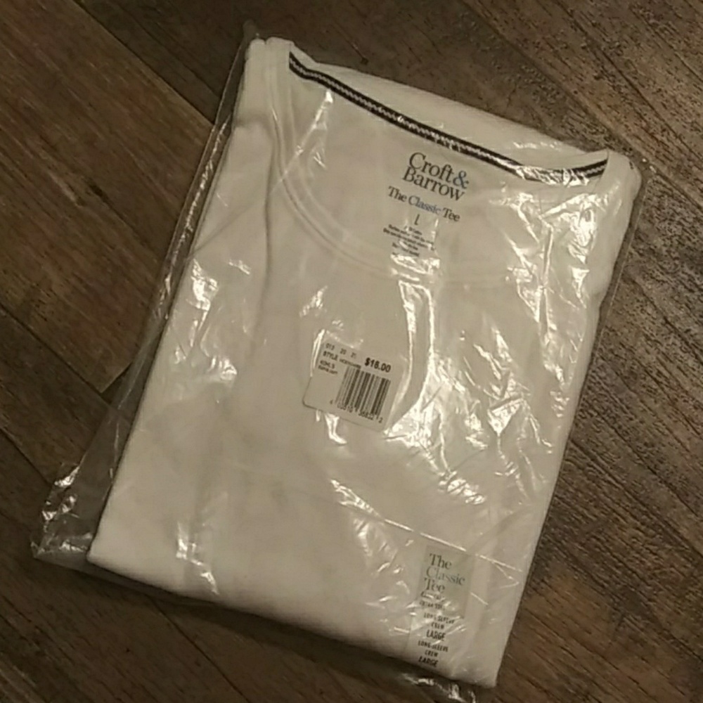 Long sleeve white tee